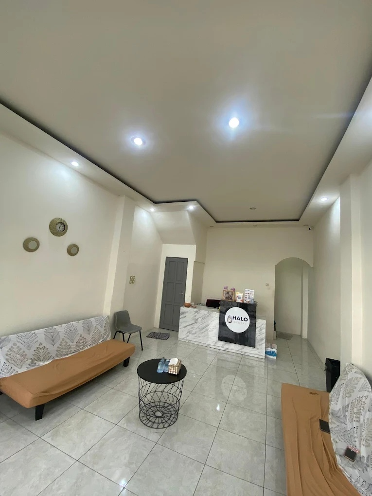 Ruang tunggu Halo Dental